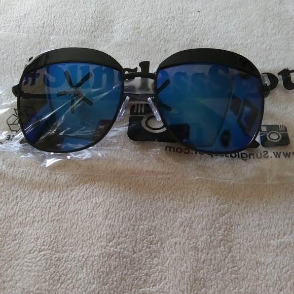 Sunglass Spot Accessories - FREE WITH $40+ ORDER